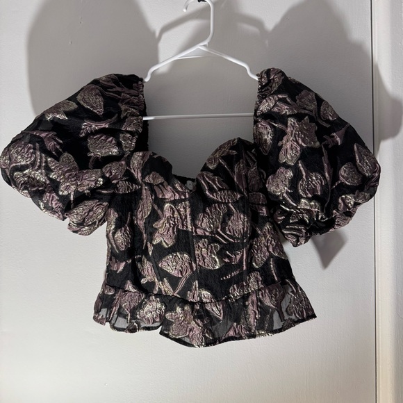 ASTR The Label Sidney Top in Black & Lilac Floral NWT size M - Picture 2 of 7